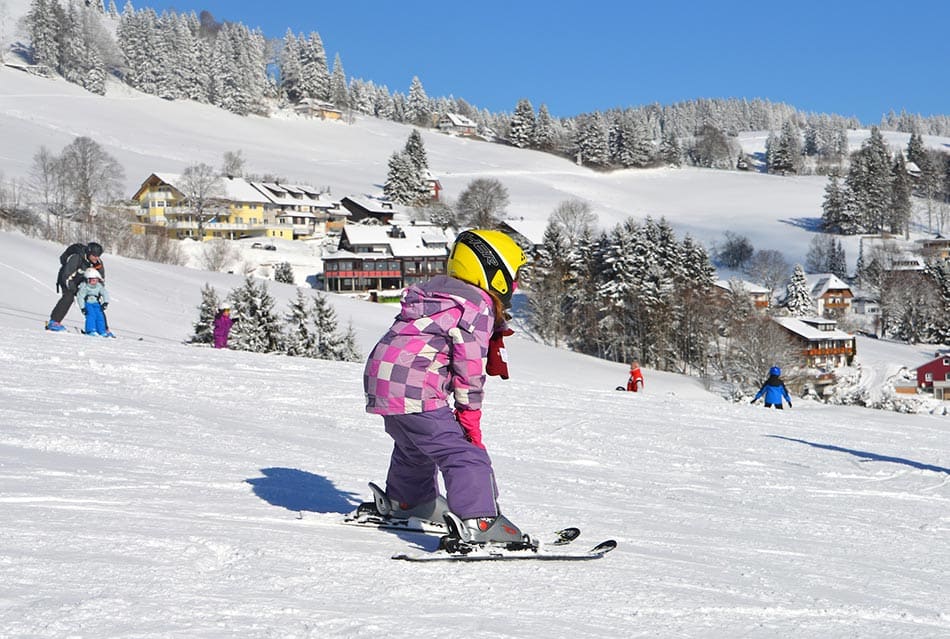 bambina sugli sci