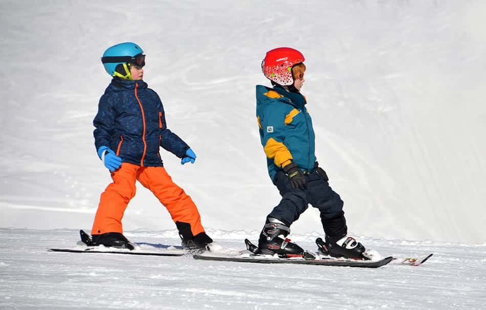 bambini che sciano
